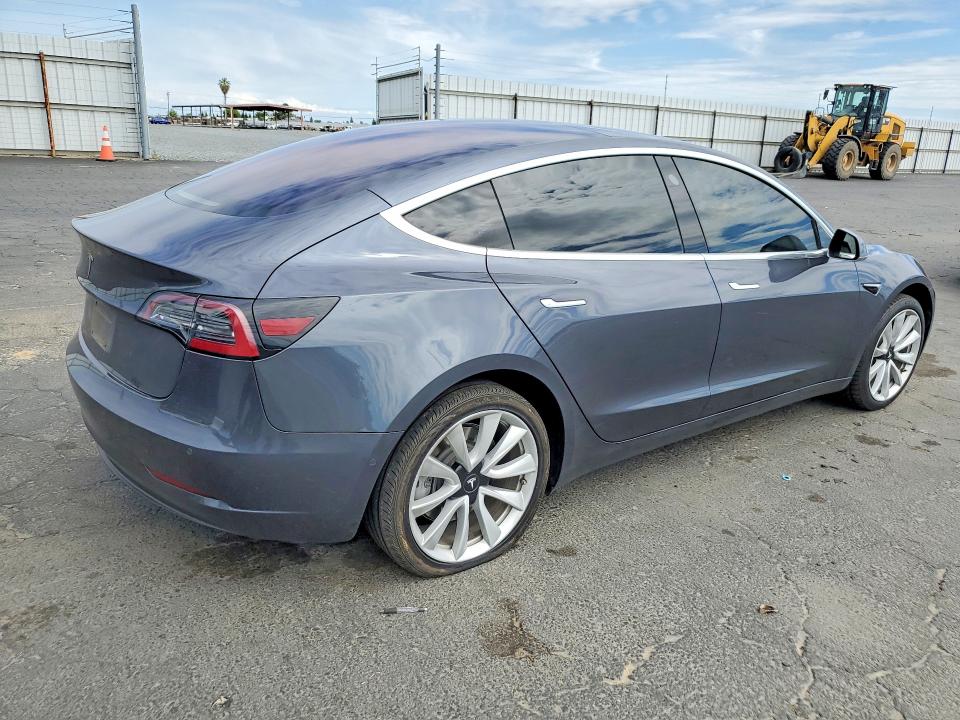 51376856 :رقم المزاد ، 5YJ3E1EA9JF012012 vin ، 2018 Tesla Model 3 مزاد بيع