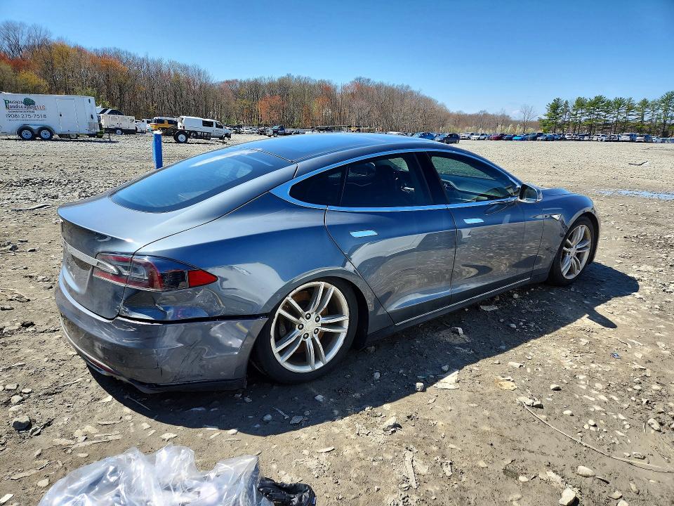 48944606 :رقم المزاد ، 5YJSA1CN3DFP03442 vin ، 2013 Tesla Model S مزاد بيع
