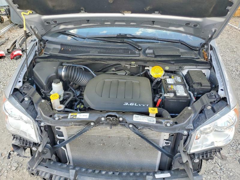 2015 Chrysler Town & Country მანქანა იყიდება აუქციონზე, vin: 2C4RC1BG7FR572504, აუქციონის ნომერი: 48330336