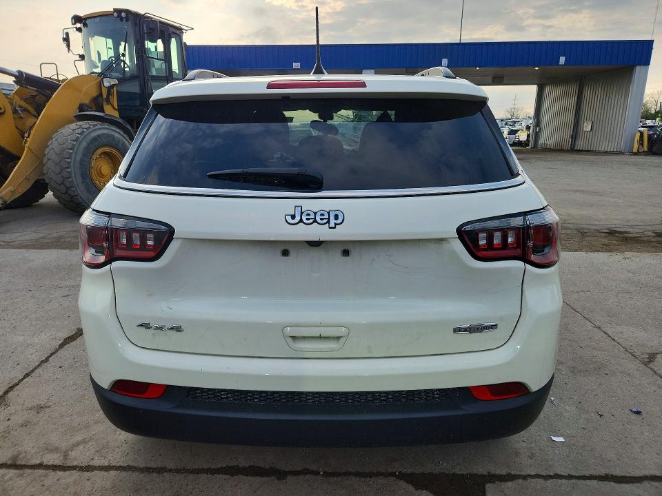 49516466 :رقم المزاد ، 3C4NJDBB9JT259017 vin ، 2018 Jeep Compass مزاد بيع
