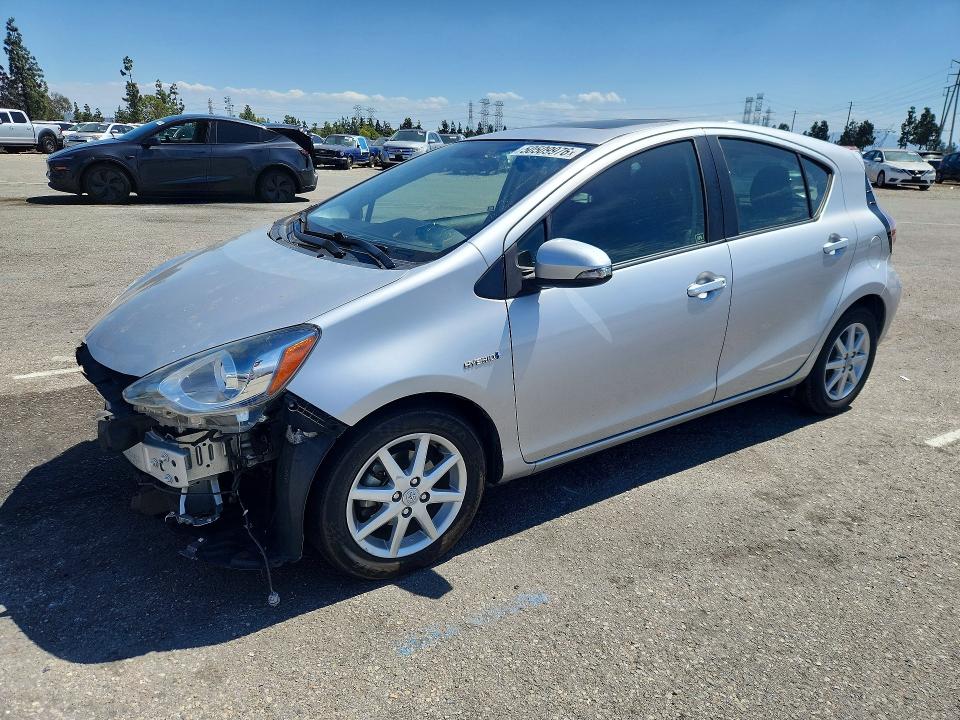 50509976 :رقم المزاد ، JTDKDTB35F1094658 vin ، 2015 Toyota Prius C مزاد بيع