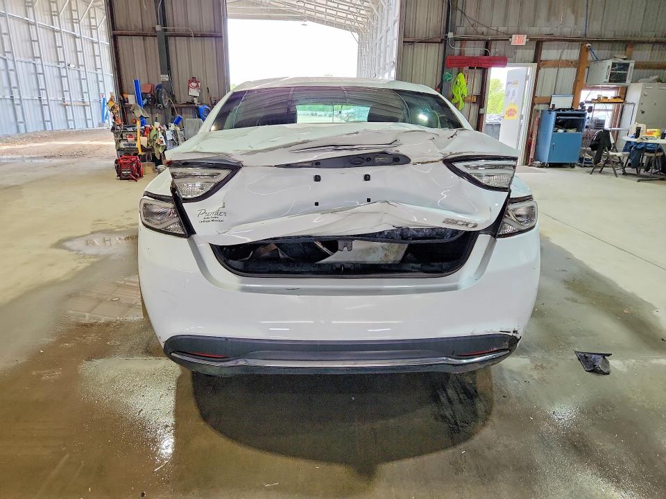 50925276 :رقم المزاد ، 1C3CCCAB8FN711550 vin ، 2015 Chrysler 200 مزاد بيع