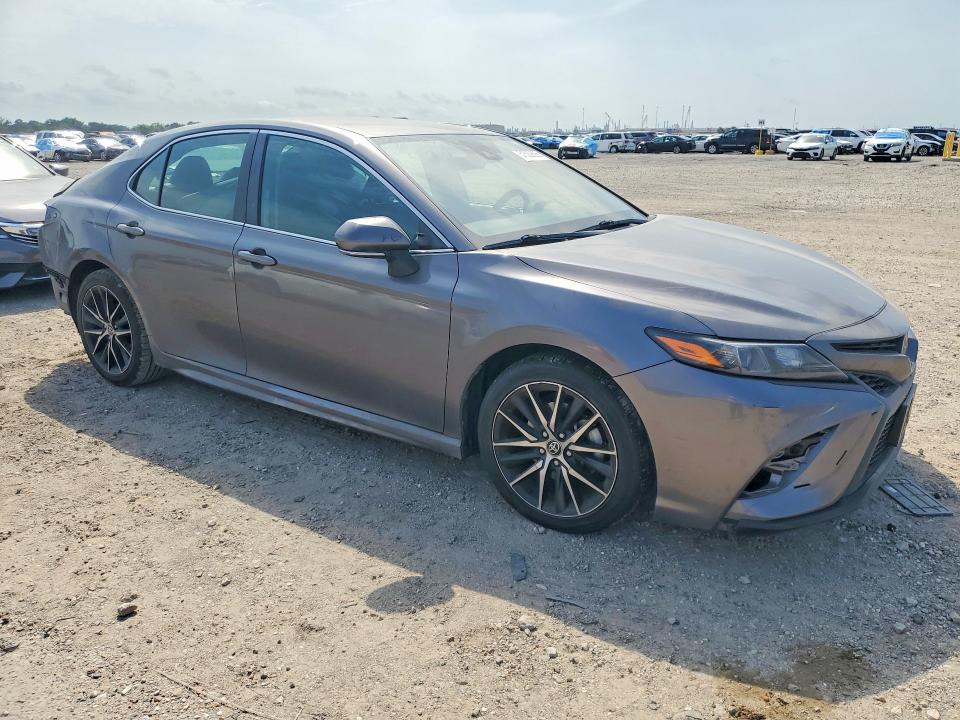 51509896 :رقم المزاد ، 4T1G11AK5NU711318 vin ، 2022 Toyota Camry مزاد بيع
