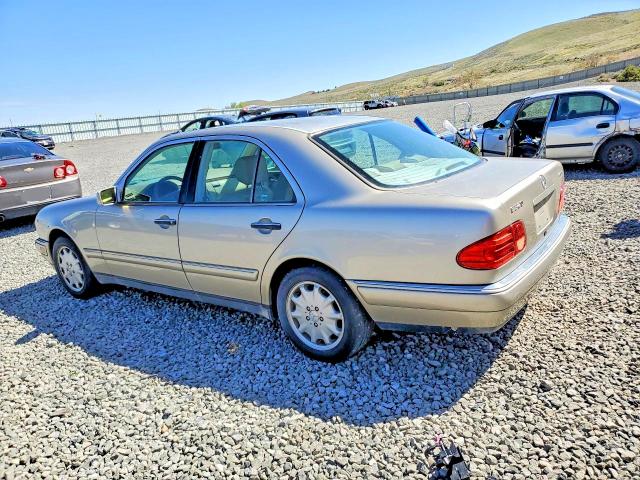 50470786 :رقم المزاد ، WDBJF82H0XX022598 vin ، 1999 Mercedes-benz E مزاد بيع