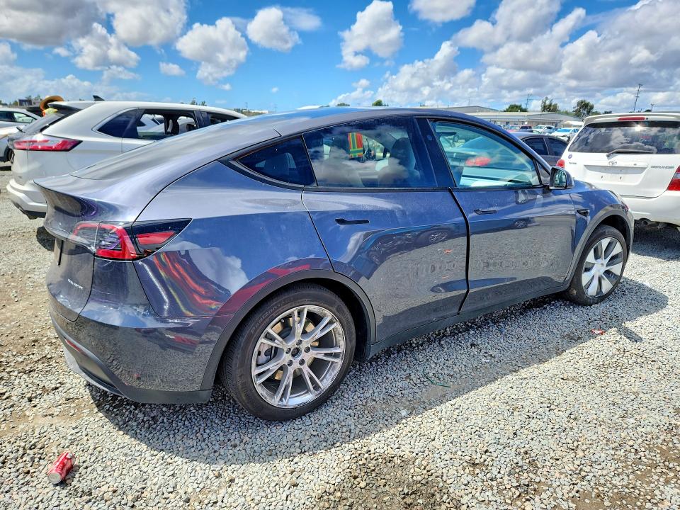 49584276 :رقم المزاد ، 7SAYGAEE1PF885901 vin ، 2023 Tesla Model Y مزاد بيع