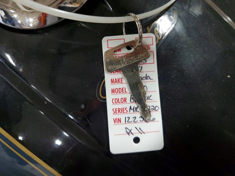 50316026 :رقم المزاد ، JH2RC0114BM122336 vin ، 1981 Honda Cb750 مزاد بيع