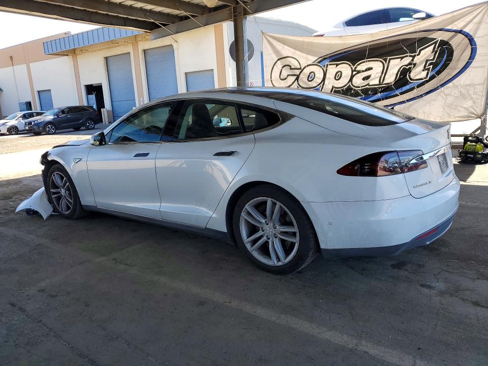 Продажа на аукционе авто 2015 Tesla Model S, vin: 5YJSA1H14FF083838, номер лота: 49106416