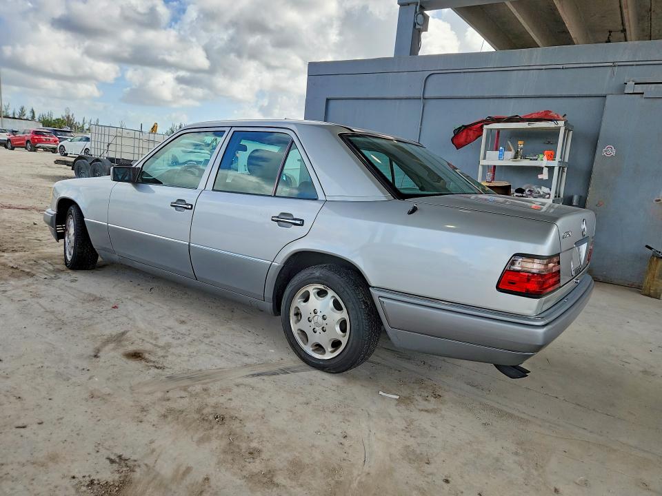 Продажа на аукционе авто 1995 Mercedes Benz E, vin: WDBEA32E1SC212130, номер лота: 46623296