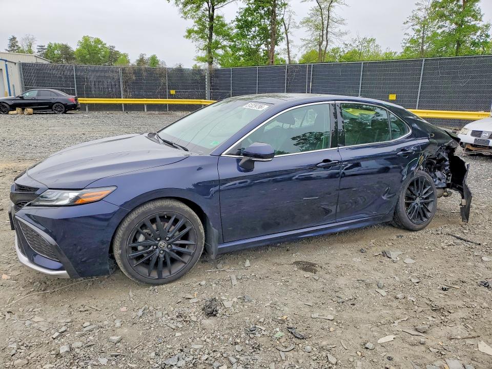 51329796 :رقم المزاد ، 4T1K61AKXNU702884 vin ، 2022 Toyota Camry مزاد بيع