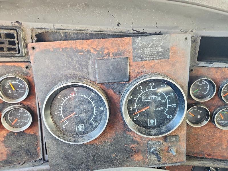 Продаж на аукціоні авто 2004 Kenworth W900, vin: 1XKWDB9X84J052796, номер лоту: 49321726