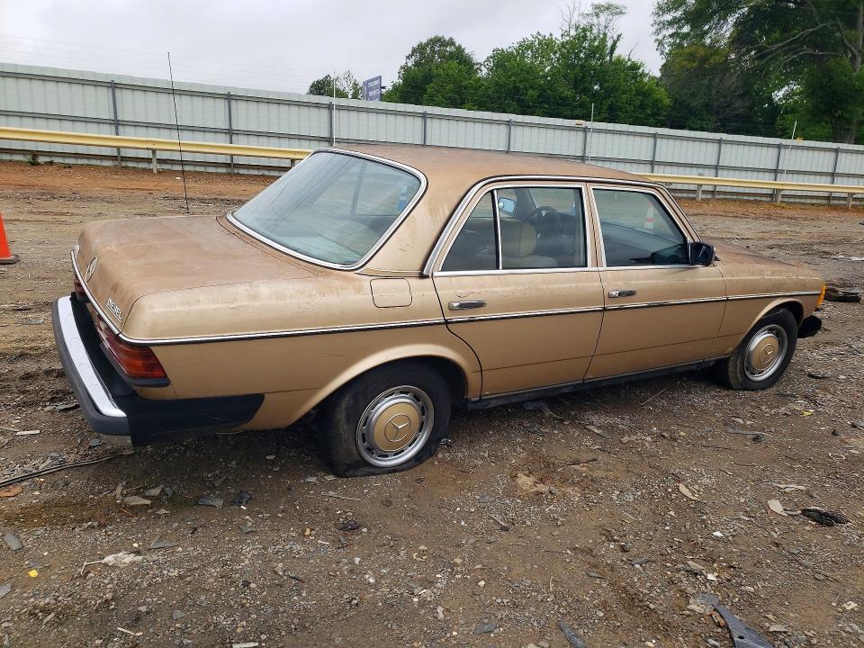 51351846 :رقم المزاد ، WDBAB23A4CB327183 vin ، 1982 Mercedes-benz 240 مزاد بيع