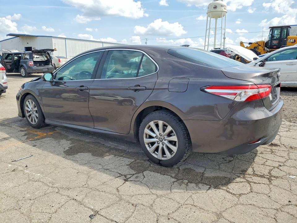 50923896 :رقم المزاد ، 4T1B11HK3JU621482 vin ، 2018 Toyota Camry مزاد بيع