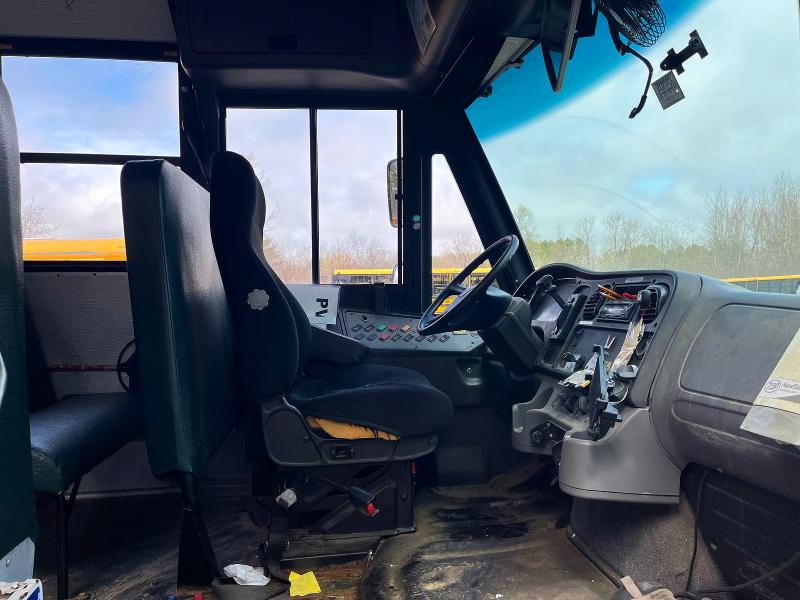 48714486 :رقم المزاد ، 4UZABRDU7FCGJ8499 vin ، 2015 Freightliner Chassis مزاد بيع