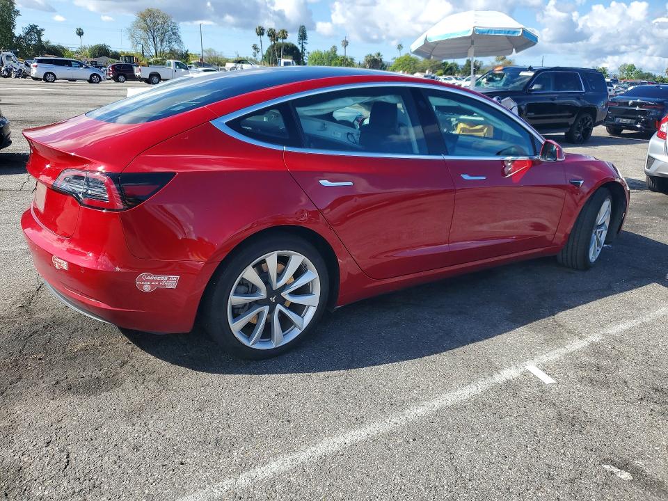 49504976 :رقم المزاد ، 5YJ3E1EA0JF102973 vin ، 2018 Tesla Model 3 مزاد بيع