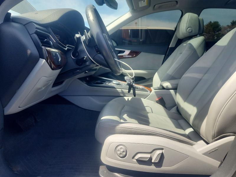 Продаж на аукціоні авто 2019 Audi A4, vin: WAUENAF40KN006827, номер лоту: 51329096