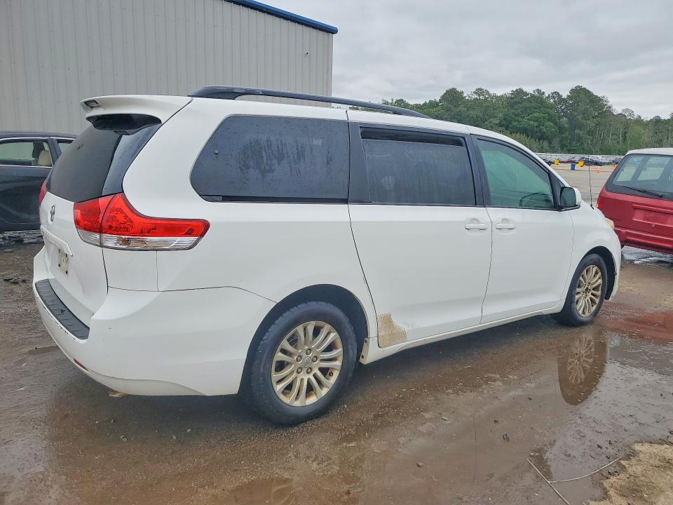 50720906 :رقم المزاد ، 5TDYK3DC4ES503182 vin ، 2014 Toyota Sienna مزاد بيع