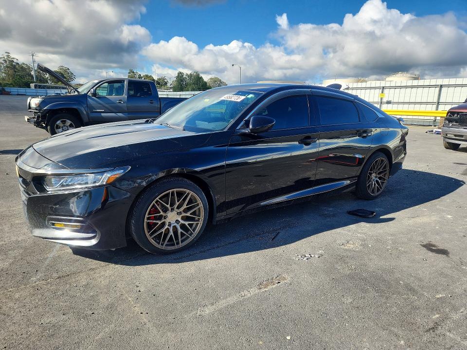 49582726 :رقم المزاد ، 1HGCV1F38JA183327 vin ، 2018 Honda Accord مزاد بيع