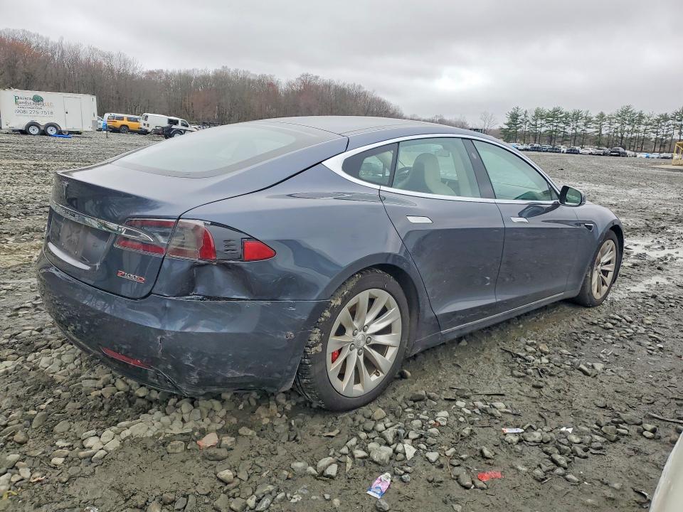 48494306 :رقم المزاد ، 5YJSA1E49JF246314 vin ، 2018 Tesla Model S مزاد بيع
