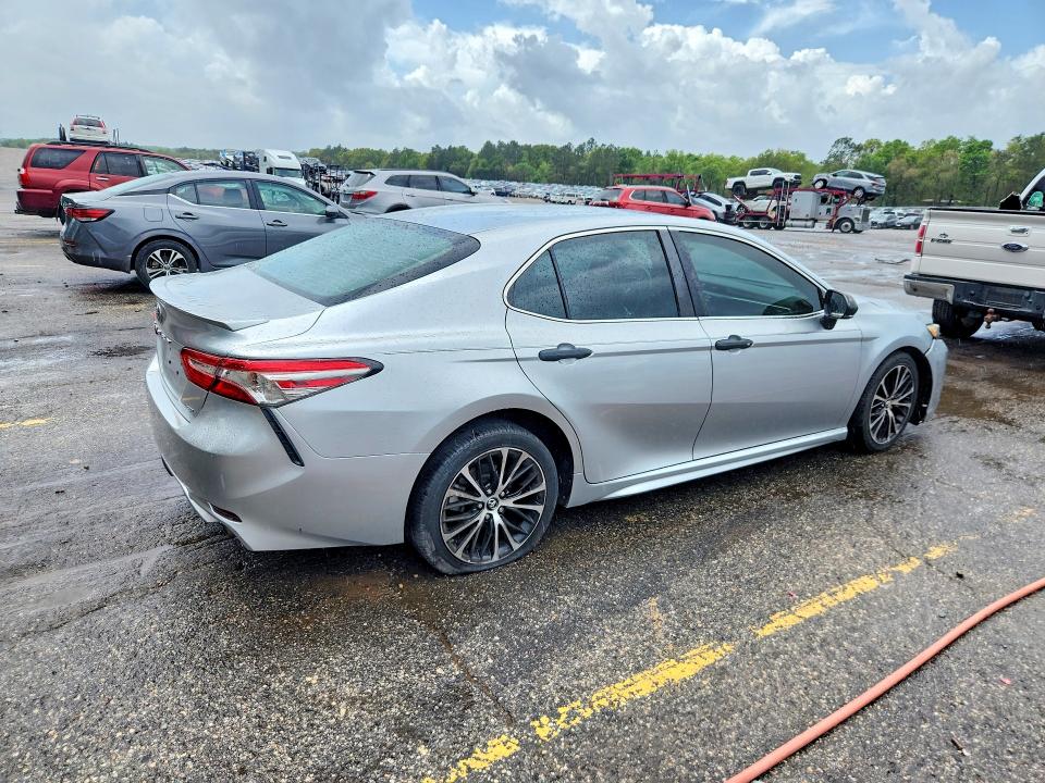 2018 Toyota Camry მანქანა იყიდება აუქციონზე, vin: 4T1B11HKXJU602234, აუქციონის ნომერი: 48077006