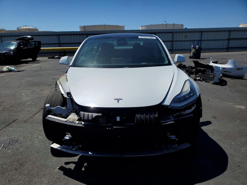51553166 :رقم المزاد ، 5YJ3E1EB3JF107609 vin ، 2018 Tesla Model 3 مزاد بيع