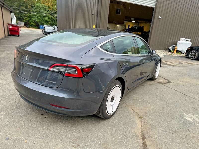 51422386 :رقم المزاد ، 5YJ3E1EB1JF119421 vin ، 2018 Tesla Model 3 مزاد بيع