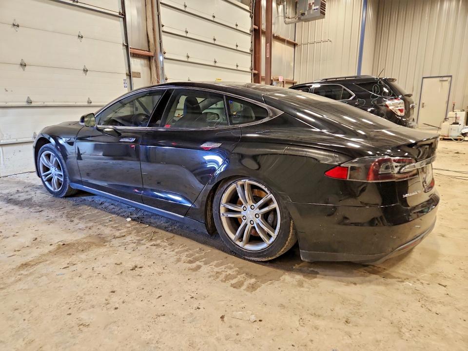 45995746 :رقم المزاد ، 5YJSA1AC3DFP11171 vin ، 2013 Tesla Model S مزاد بيع