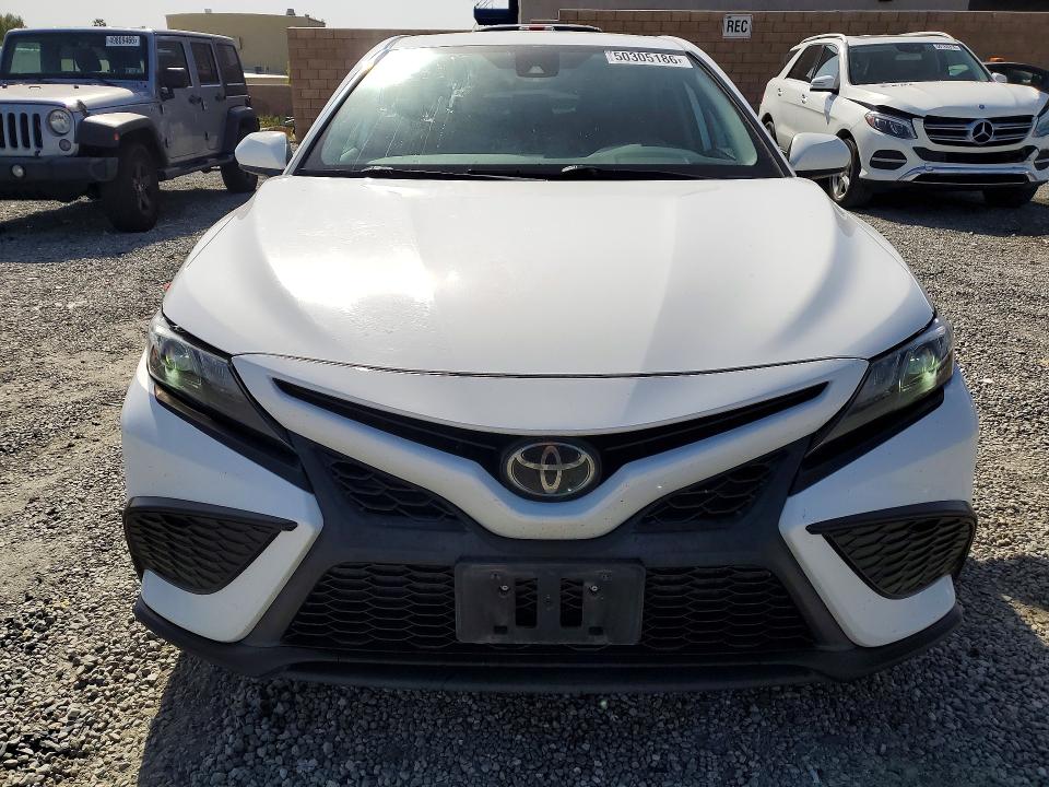 Продаж на аукціоні авто 2021 Toyota Camry, vin: 4T1G11AK0MU616809, номер лоту: 50305186