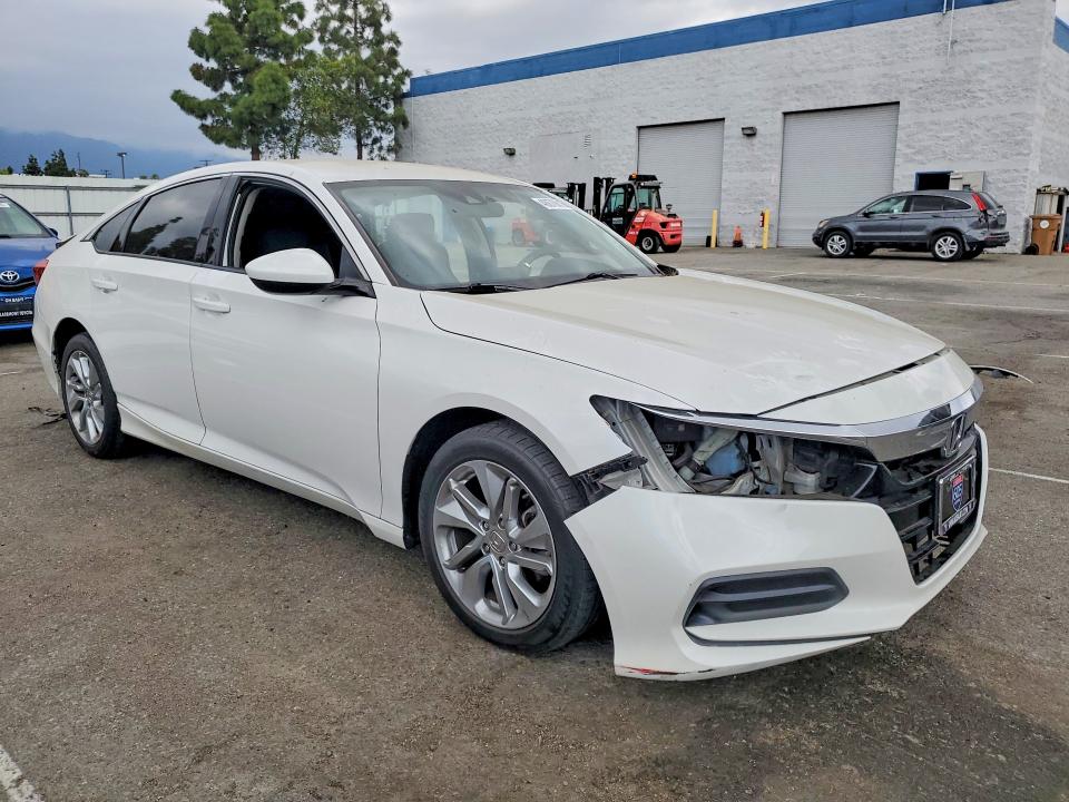 48676816 :رقم المزاد ، 1HGCV1F13JA198073 vin ، 2018 Honda Accord مزاد بيع