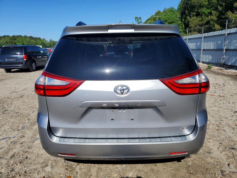 2018 Toyota Sienna მანქანა იყიდება აუქციონზე, vin: 5TDYZ3DC7JS917403, აუქციონის ნომერი: 51124886