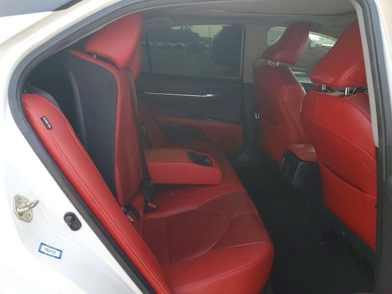 51305156 :رقم المزاد ، 4T1KZ1AK3MU047537 vin ، 2021 Toyota Camry مزاد بيع