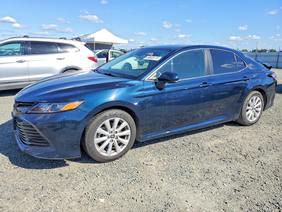 49845476 :رقم المزاد ، 4T1C11AK4LU993320 vin ، 2020 Toyota Camry مزاد بيع
