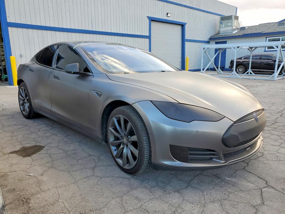 Продаж на аукціоні авто 2015 Tesla Model S, vin: 5YJSA1E16FF111966, номер лоту: 48991486
