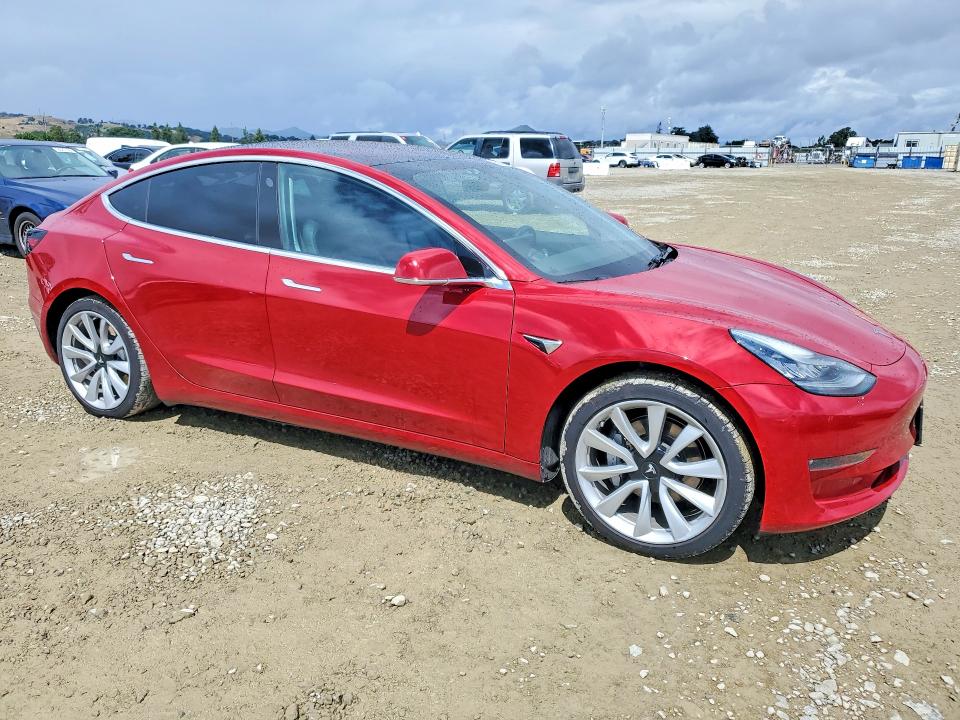 50192136 :رقم المزاد ، 5YJ3E1EA8JF047513 vin ، 2018 Tesla Model 3 مزاد بيع