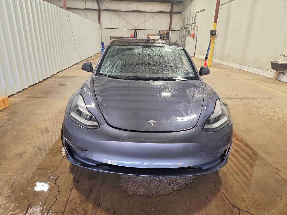 2022 Tesla Model 3 მანქანა იყიდება აუქციონზე, vin: 5YJ3E1EA5NF371234, აუქციონის ნომერი: 49838426