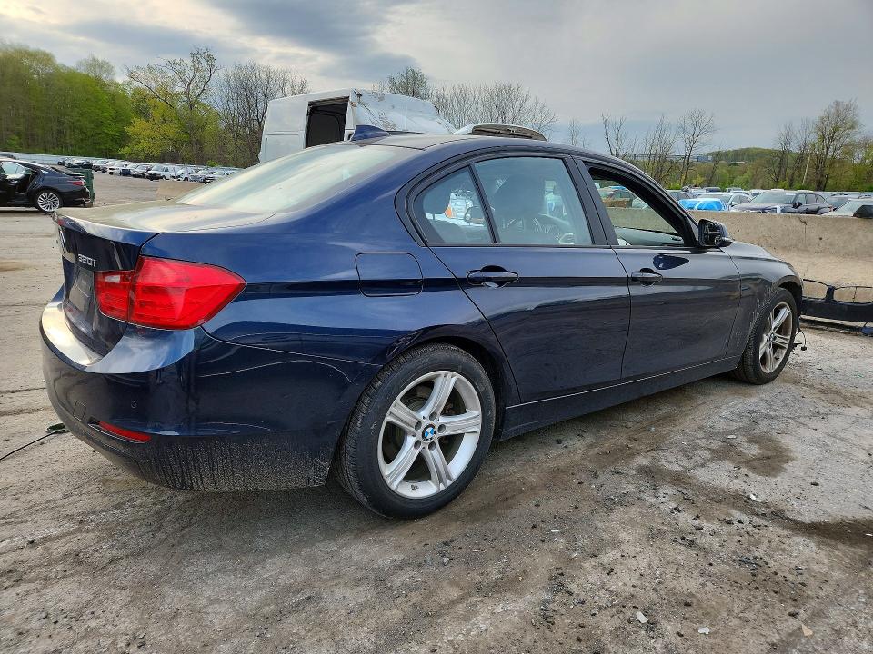 51693926 :رقم المزاد ، WBA3C3G54ENS70461 vin ، 2014 Bmw 320 مزاد بيع