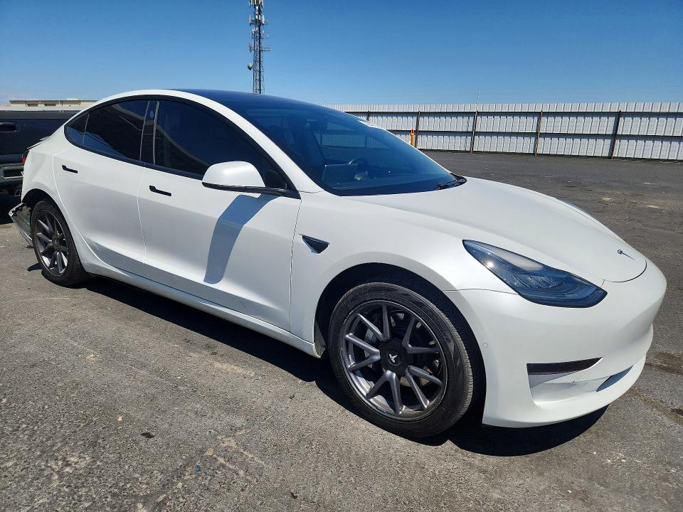 48547606 :رقم المزاد ، 5YJ3E1EA5JF026165 vin ، 2018 Tesla Mdl 3 مزاد بيع