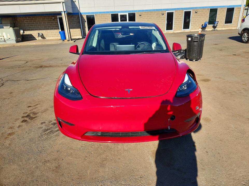 49227026 :رقم المزاد ، 7SAYGDEF5NF575273 vin ، 2022 Tesla Model Y مزاد بيع