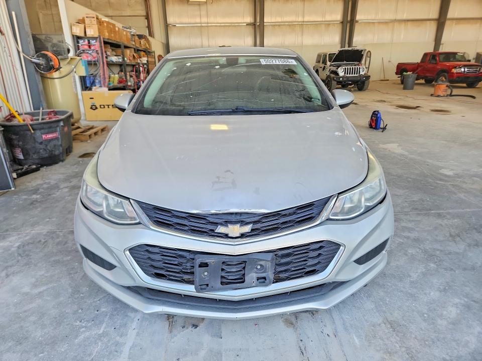50277086 :رقم المزاد ، 1G1BC5SM8H7271381 vin ، 2017 Chevrolet Cruze مزاد بيع
