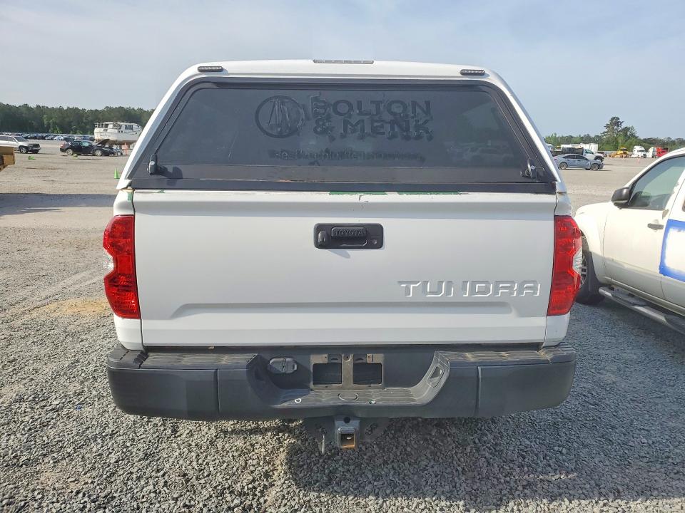 48924006 :رقم المزاد ، 5TFRM5F19JX126262 vin ، 2018 Toyota Tundra مزاد بيع