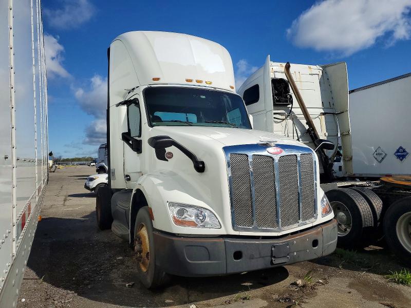 Продаж на аукціоні авто 2016 Peterbilt 579, vin: 1XPBA48X4GD339568, номер лоту: 50604236
