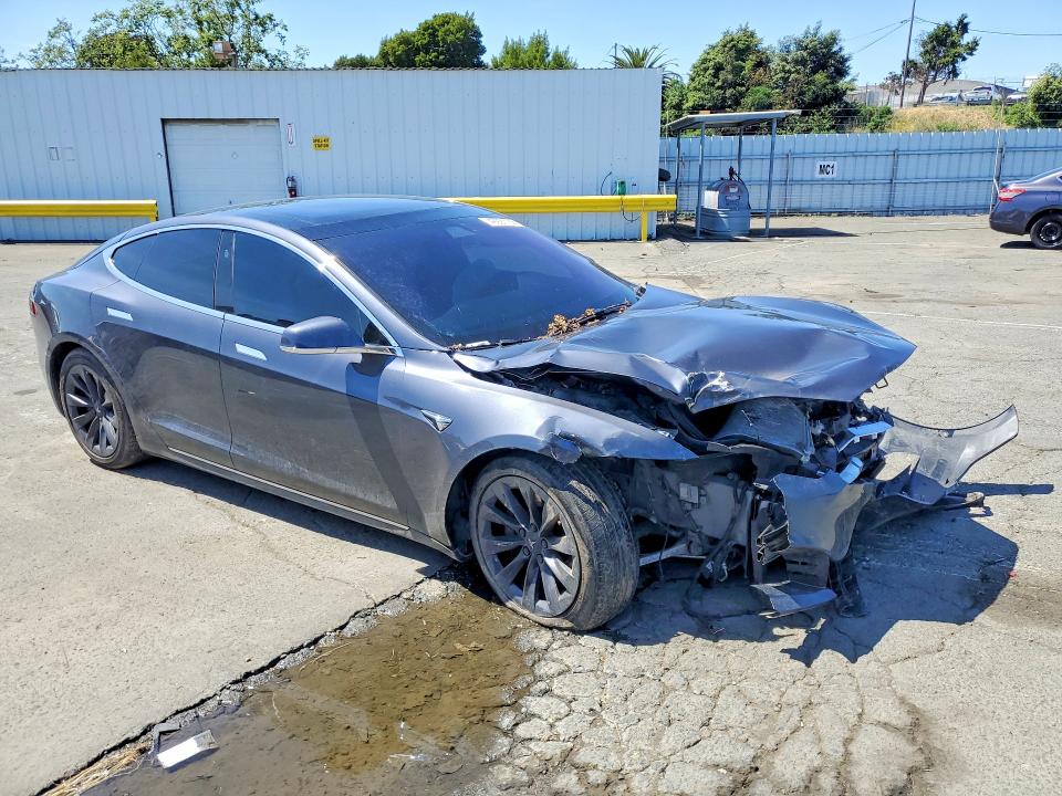 Продажа на аукционе авто 2018 Tesla Model S, vin: 5YJSA1E27JF292867, номер лота: 49921136