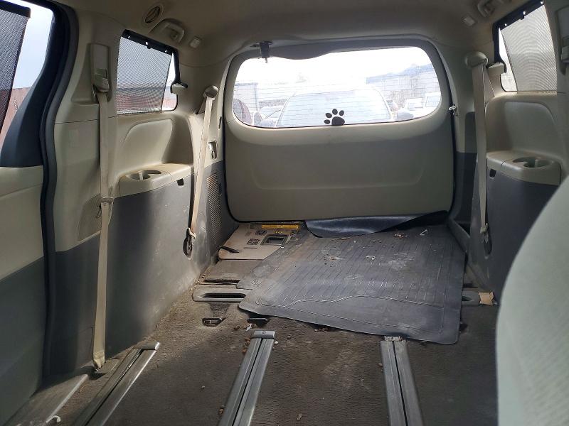 48641726 :رقم المزاد ، 5TDJK3DC2BS006046 vin ، 2011 Toyota Sienna مزاد بيع