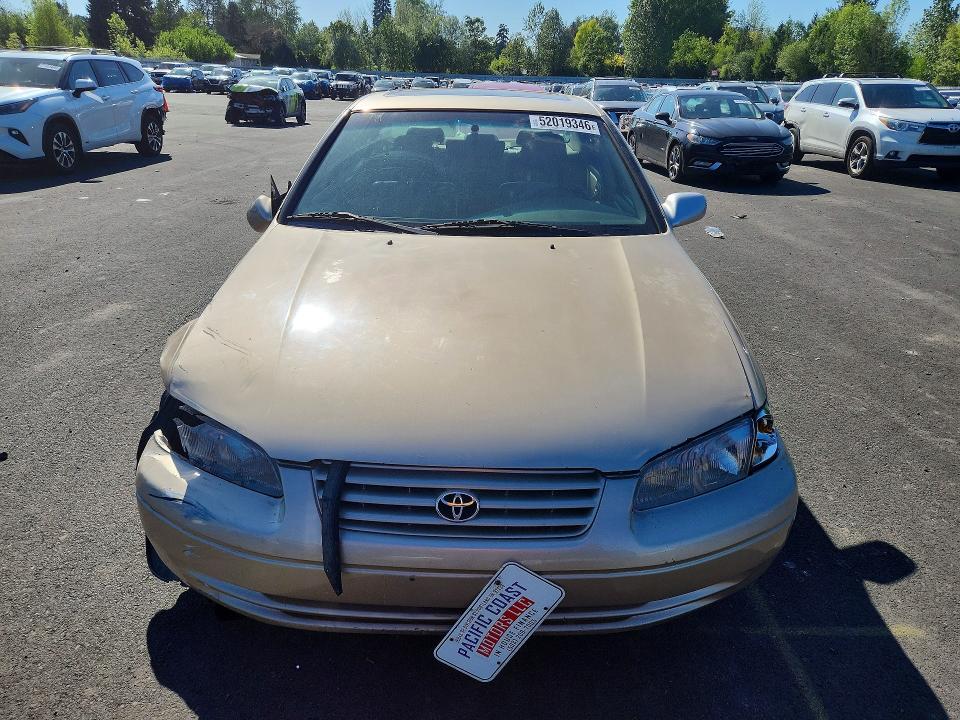 52019346 :رقم المزاد ، JT2BG28K8W0250156 vin ، 1998 Toyota Camry مزاد بيع
