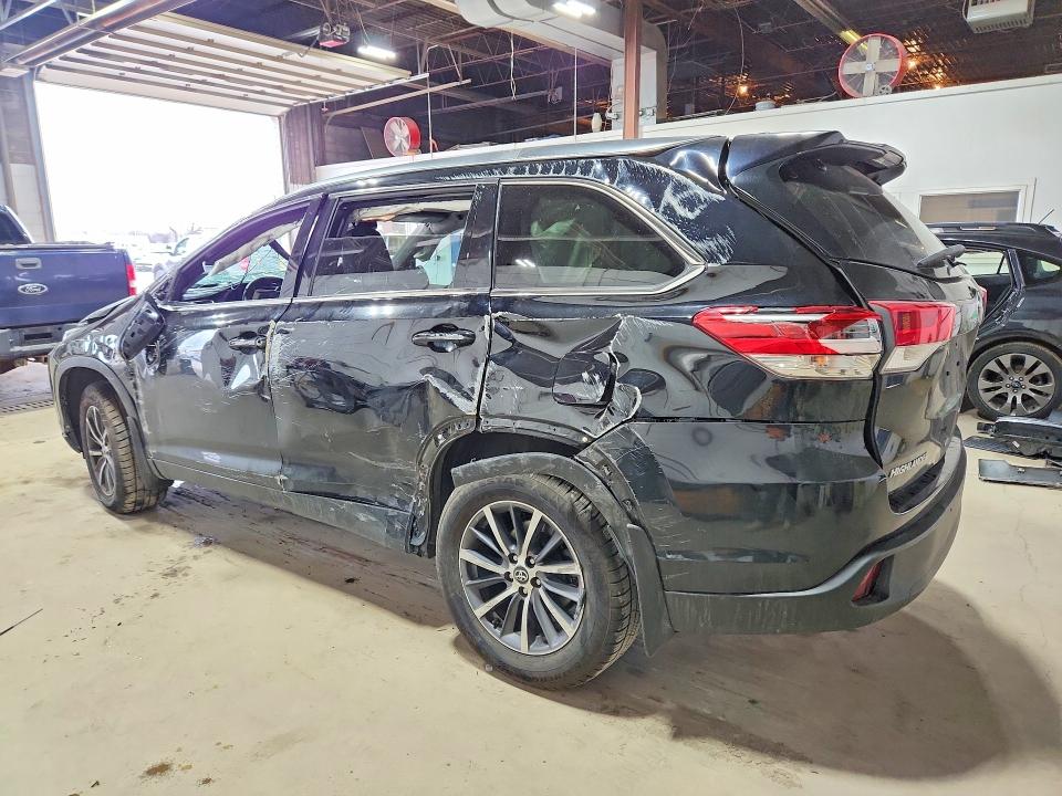 2017 Toyota Highlander მანქანა იყიდება აუქციონზე, vin: 5TDJZRFH9HS451979, აუქციონის ნომერი: 49005106