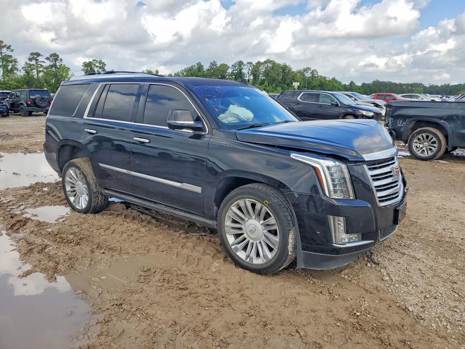 50484646 :رقم المزاد ، 1GYS3DKJ1HR316134 vin ، 2017 Cadillac Escalade مزاد بيع