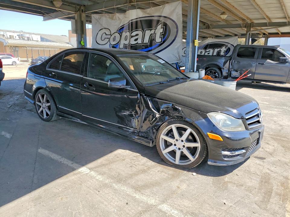 52038326 :رقم المزاد ، WDDGF4HB4EG245060 vin ، 2014 Mercedes-benz C مزاد بيع