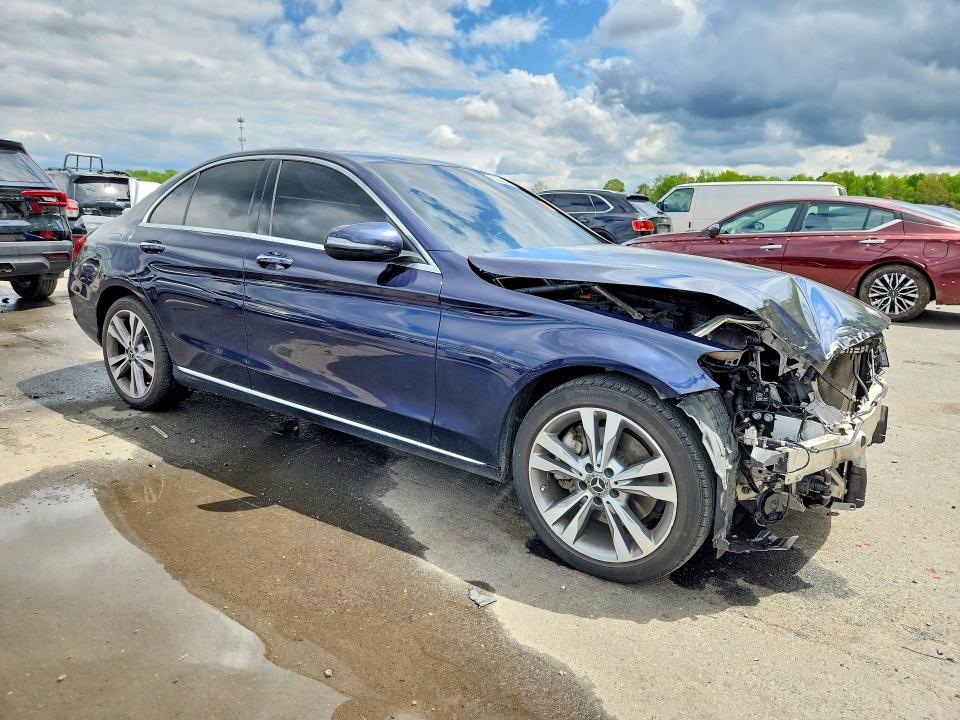Продажа на аукционе авто 2018 Mercedes-benz C, vin: 55SWF4KBXJU261927, номер лота: 52032926