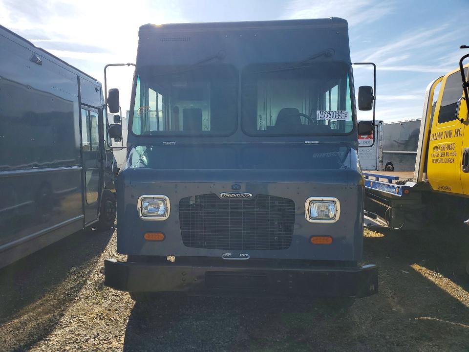 54009946 :رقم المزاد ، 4UZAC2EA5LCLZ6241 vin ، 2020 Freigliner Mt45 Chassis مزاد بيع