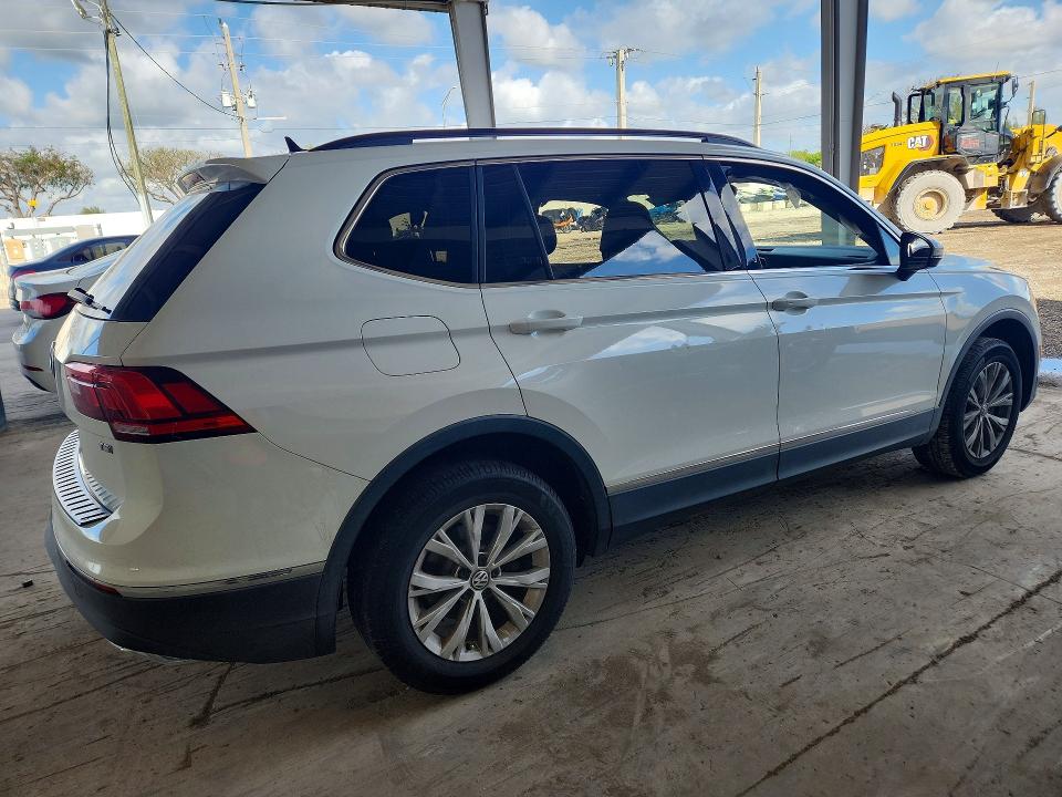 Продажа на аукционе авто 2018 Volkswagen Tiguan, vin: 3VV3B7AXXJM175920, номер лота: 49588396