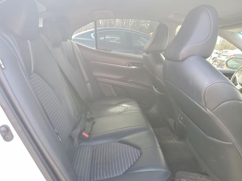 49676856 :رقم المزاد ، 4T1J11AK2LU865262 vin ، 2020 Toyota Camry مزاد بيع